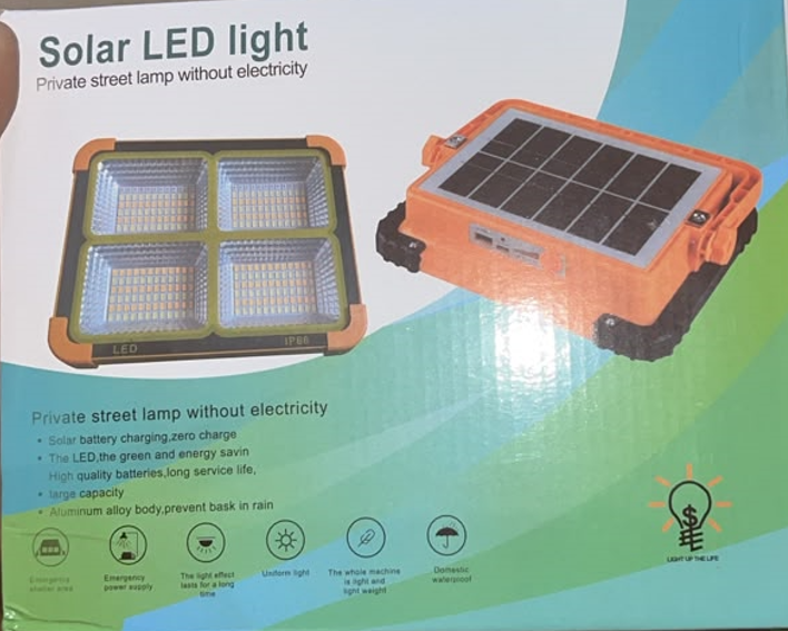 Projecteur LED Solaire Rechargeable 4 Panneaux IP66 – Image 3