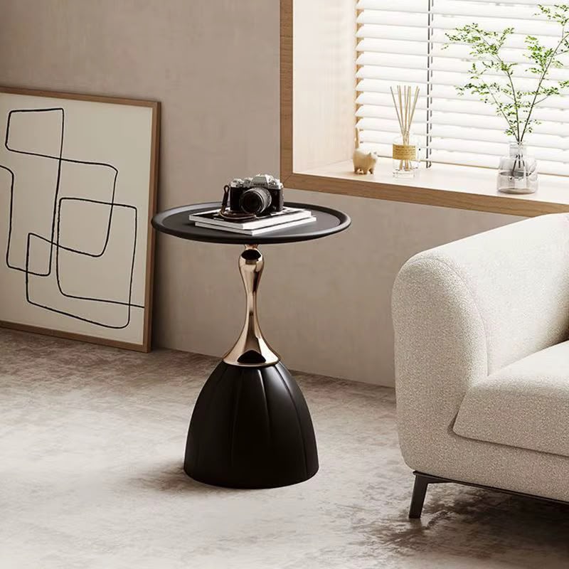 Table d’appoint ronde moderne avec pied sculptural noir et doré – Image 2